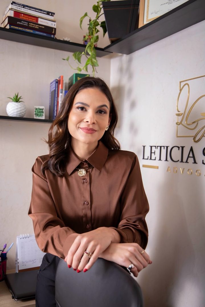 Advogada Letícia Secco, especialista em Direito Imobiliário